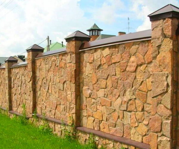 Заборы из камня