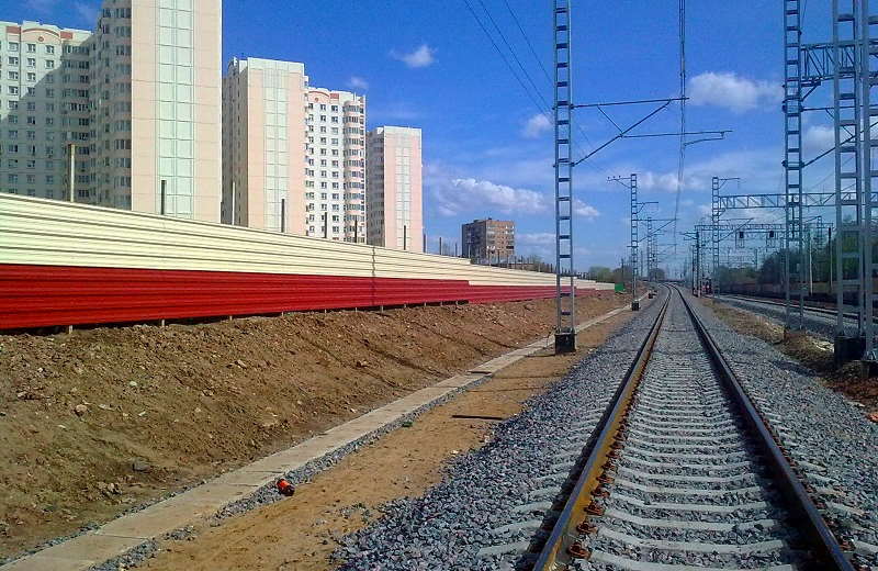 Звукозащитный забор на жд путях Звукозащитный забор на жд путях
